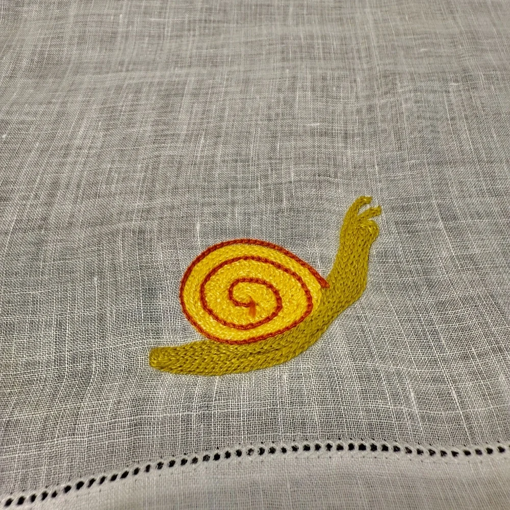Vintage, 2 Unused White Madeira Linen Embroidered Snails Finger Tip Guest Towels